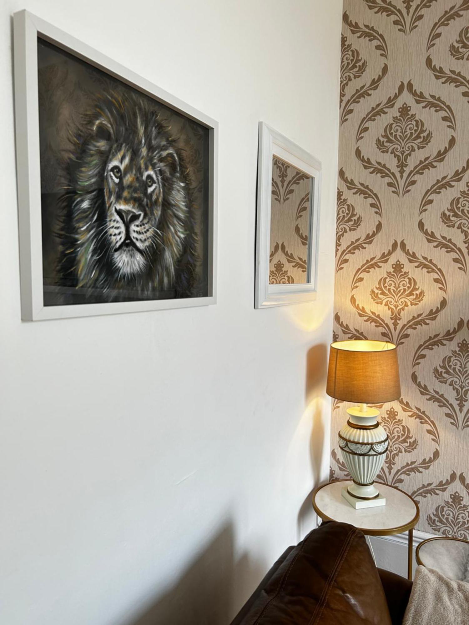 The Lazy Lion - Spacious 2 Bedroom - Town Centre Holiday Home Apartment Port Glasgow Exteriör bild